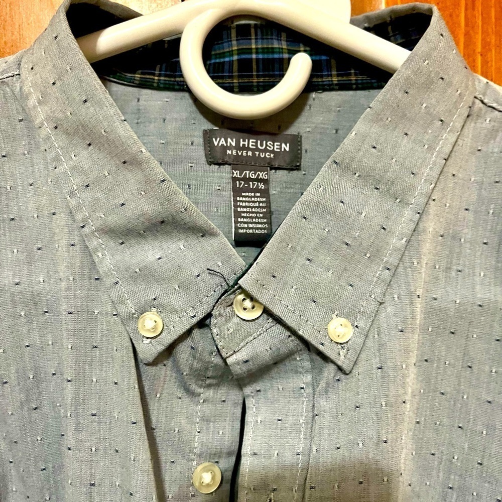 Van Heusen Gray Casual Button Down Shirt - XL - Picture 2 of 3